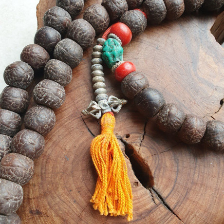 Collier mâlâ tibétain Buddhaherchitta - Malas en graines Collier mâlâ tibétain Buddhaherchitta - Malas en graines