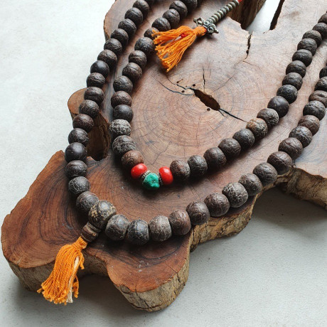 Collier mâlâ tibétain Buddhaherchitta - Malas en graines Collier mâlâ tibétain Buddhaherchitta - Malas en graines