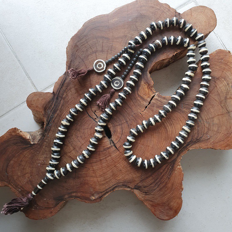 Collier tibétain 108 perles en os avec compteurs