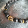 Bracelet mâlâ en pierre de lave et bouddha doré