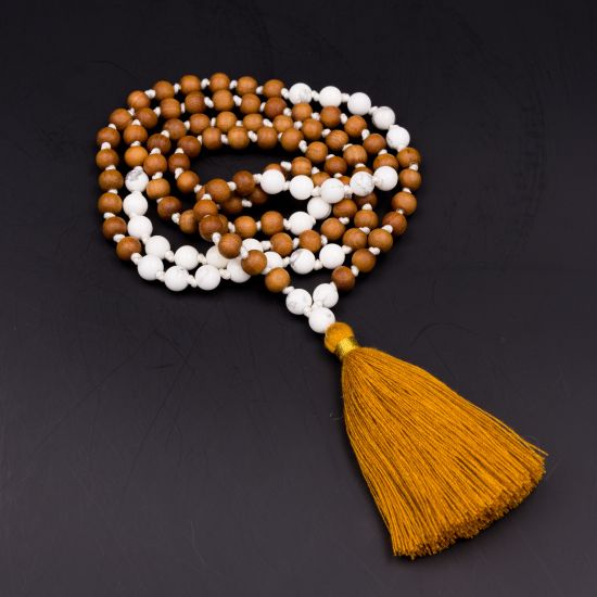 Mâlâ en bois de santal et pierre howlite