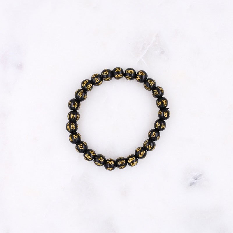Bracelet onyx noir et mantra gravé - perles de 8 mm