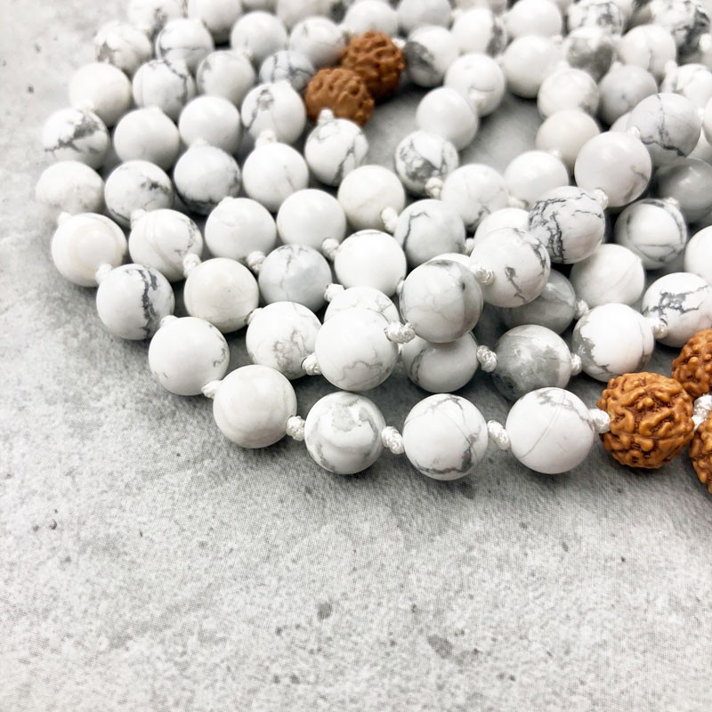Mala tibétain 108 perles en pierre howlite blanche