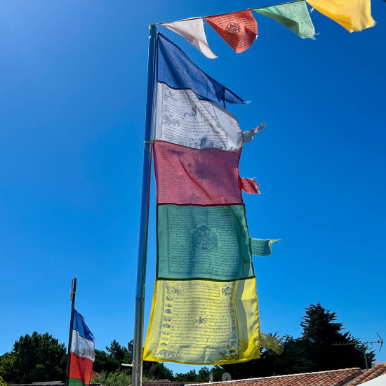 Drapeau tibétain vertical à accrocher sur un mat