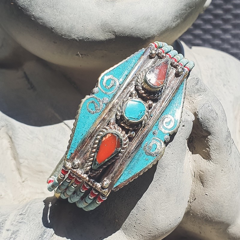 Bracelet tibétain Sholkhang en turquoise et corail