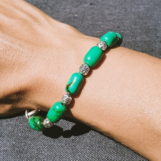 Bracelet tibétain en perles de turquoise allongées