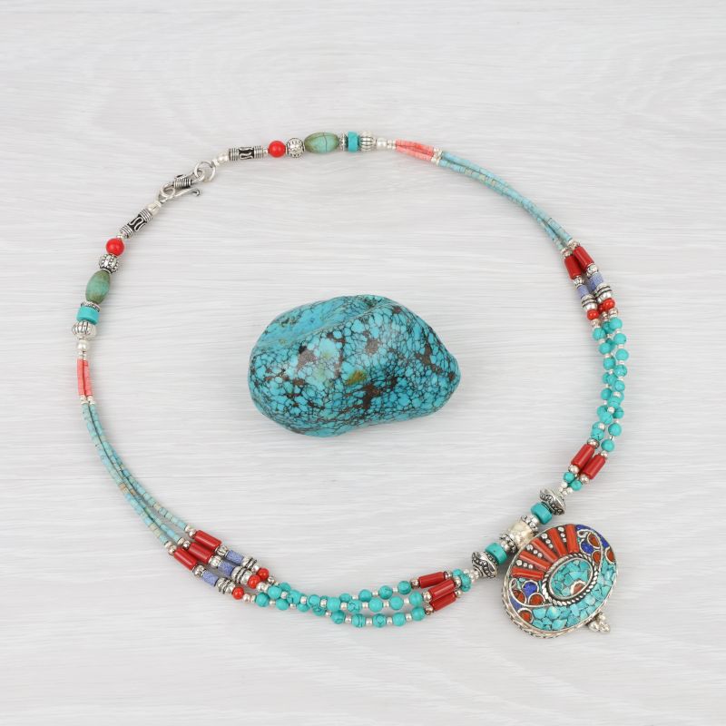 Bijou ethnique tibétain "Somjana" en turquoise et corail