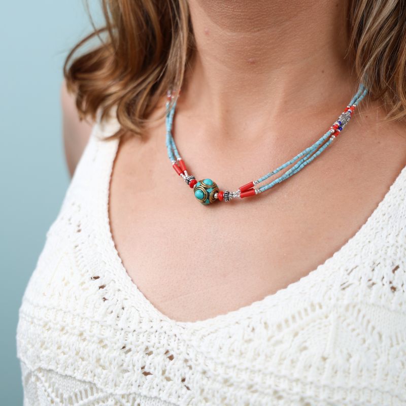 Collier ethnique "Dolma" en pierre turquoise et corail