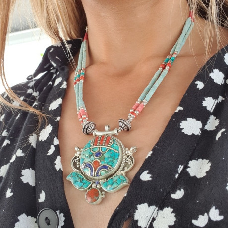 Kunsang - Collier tibétain en turquoise et corail - Colliers tibétains Kunsang - Collier tibétain en turquoise et corail - Colliers tibétains
