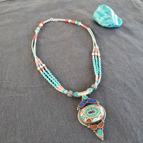 Parure ethnique "Pumo" en turquoise et corail - Colliers tibétains Parure ethnique "Pumo" en turquoise et corail - Colliers tibétains