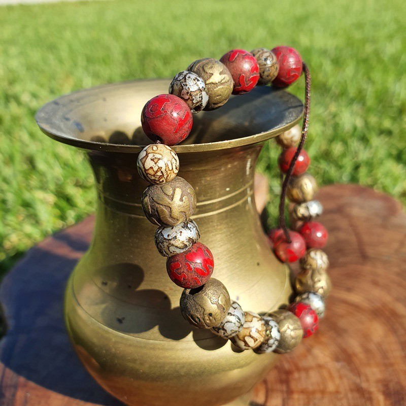 Bracelet mala tibétain en métal, coquillage et corail