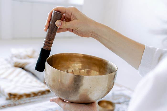 Purifier un lieu avec un bol chantant tibétain